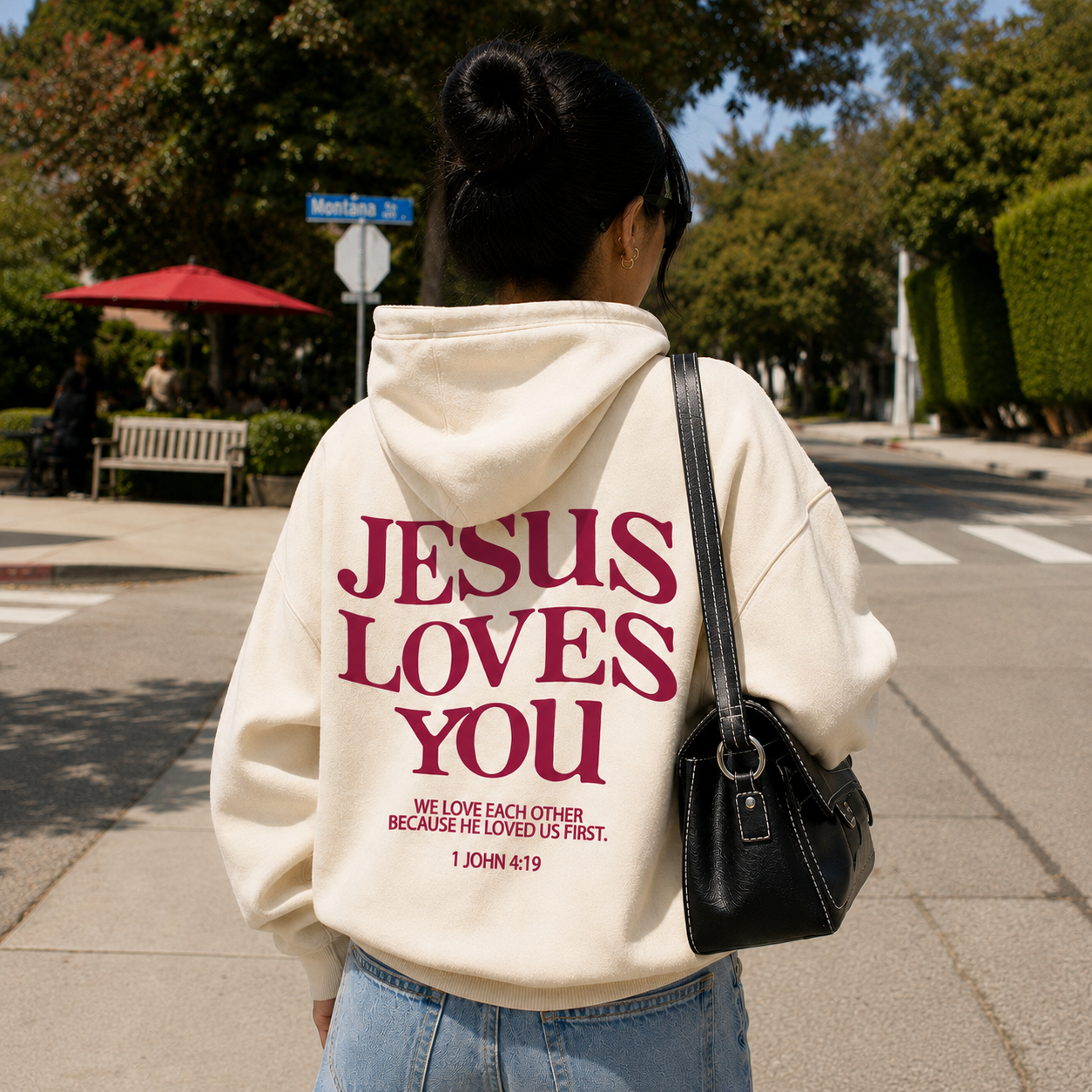 Moletom Premium Jesus Loves You